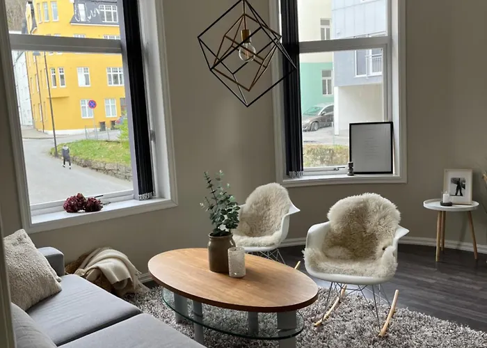 Nouveau Nook Apartment